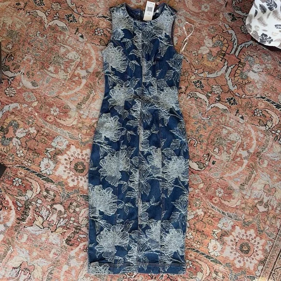 Avec les Filles floral denim midi dress - Picture 2 of 5